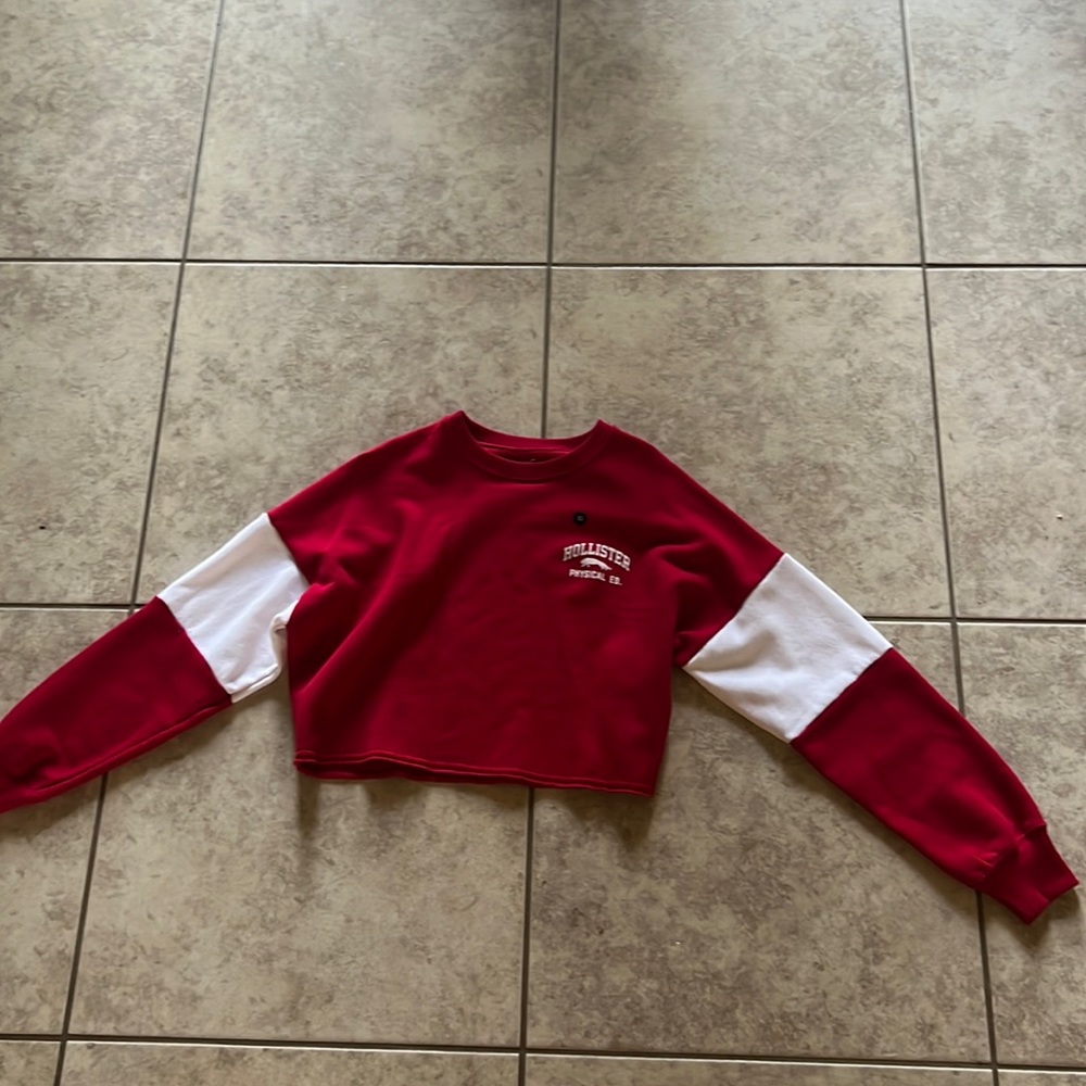 Hollister women’s size extra small cropped hoodie.